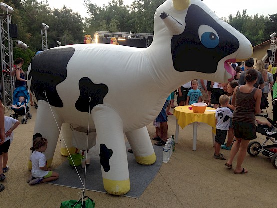 vache-a-traire-gonflable-kermesse-asg34