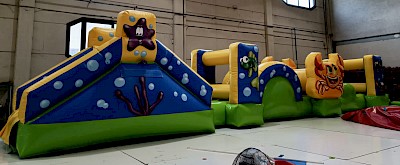 Parcours aquatique gonflable 13m 4300 € HT