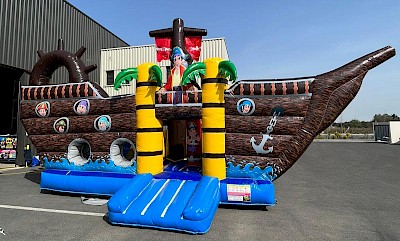 Aire de jeux gonflable "Bateau CORSAIRES" 8M 5300€ht