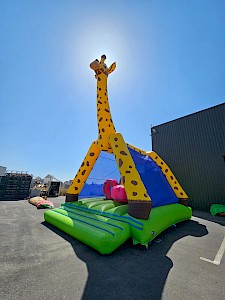Château Gonflable "GIRAFE" obstacles 3900€ht