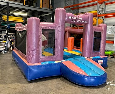 Aire de jeu gonflable OCCASION "REQUIN" 800€ht